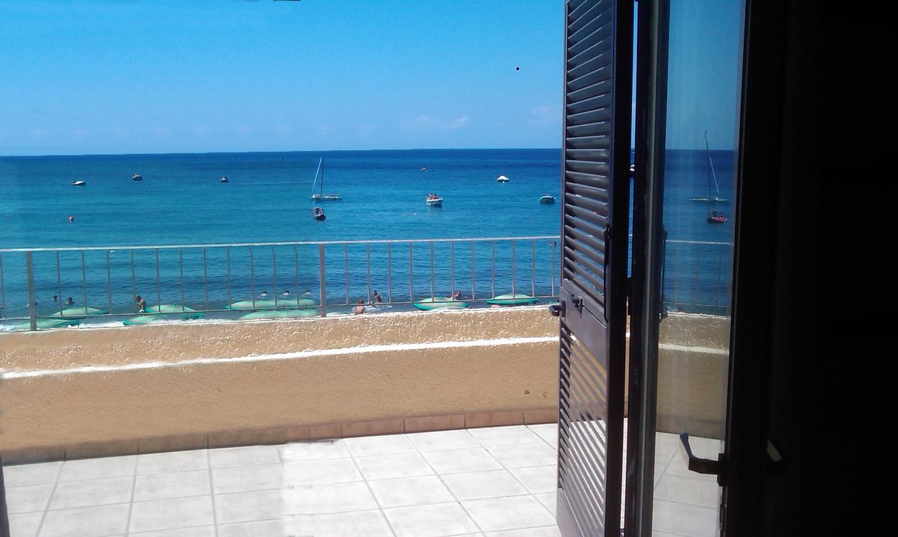 Albatros Aparthotel Capoliveri  Exterior photo