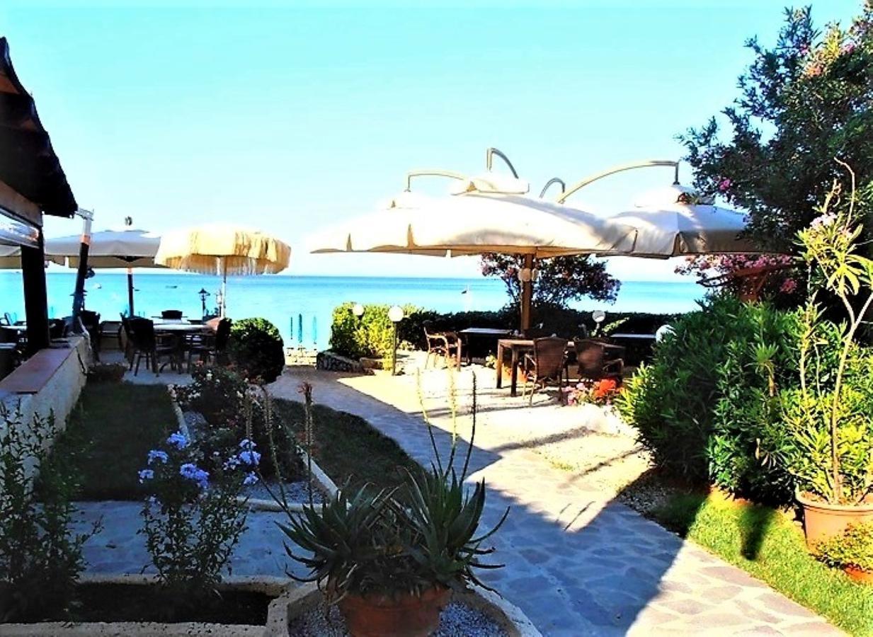 Albatros Aparthotel Capoliveri  Exterior photo