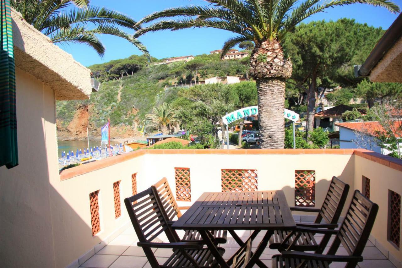 Albatros Aparthotel Capoliveri  Exterior photo