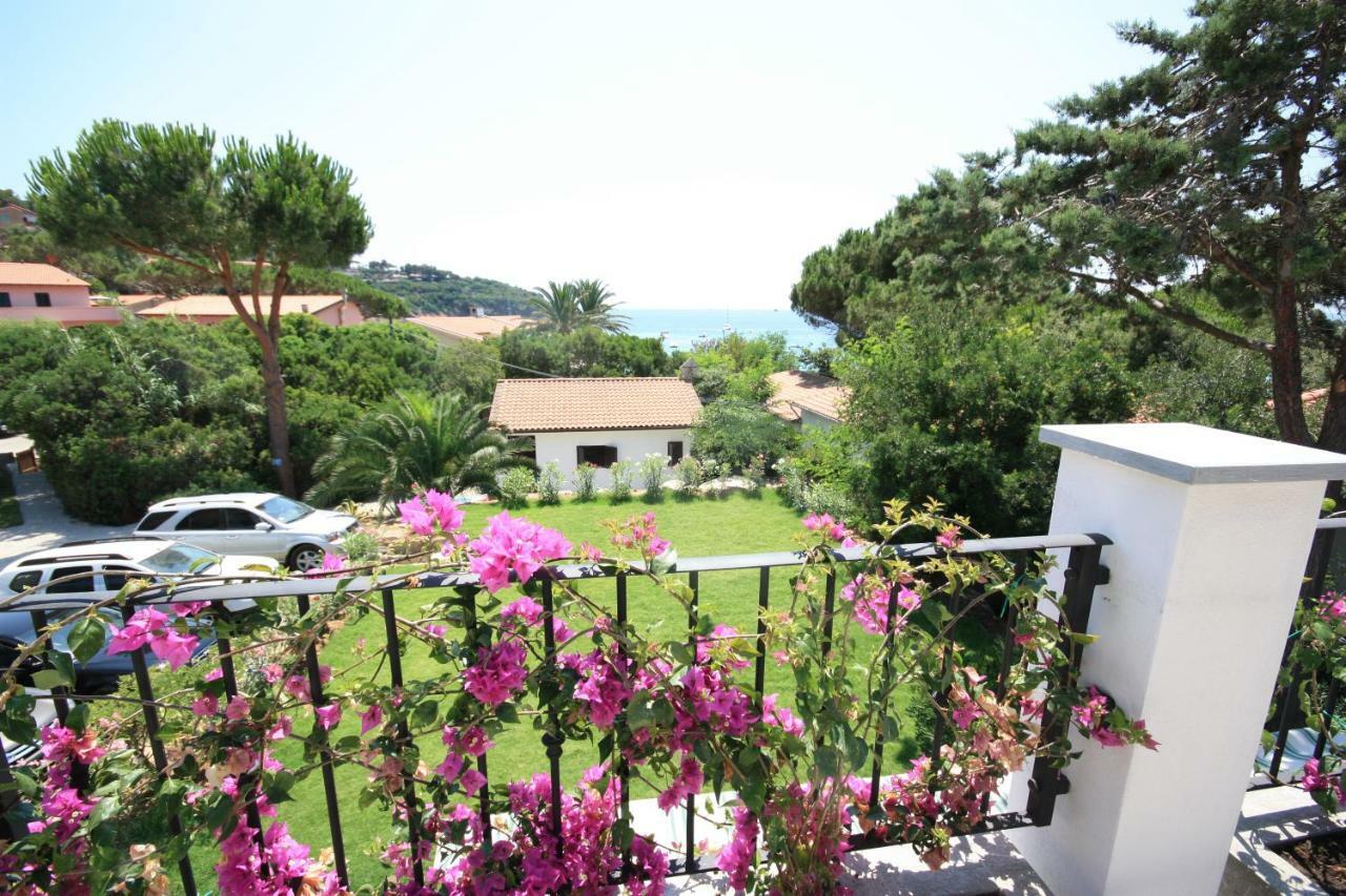 Albatros Aparthotel Capoliveri  Exterior photo